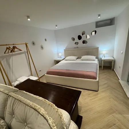 Villa Studios Tirana Lägenhet *