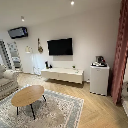 Villa Studio Tirana 티라나